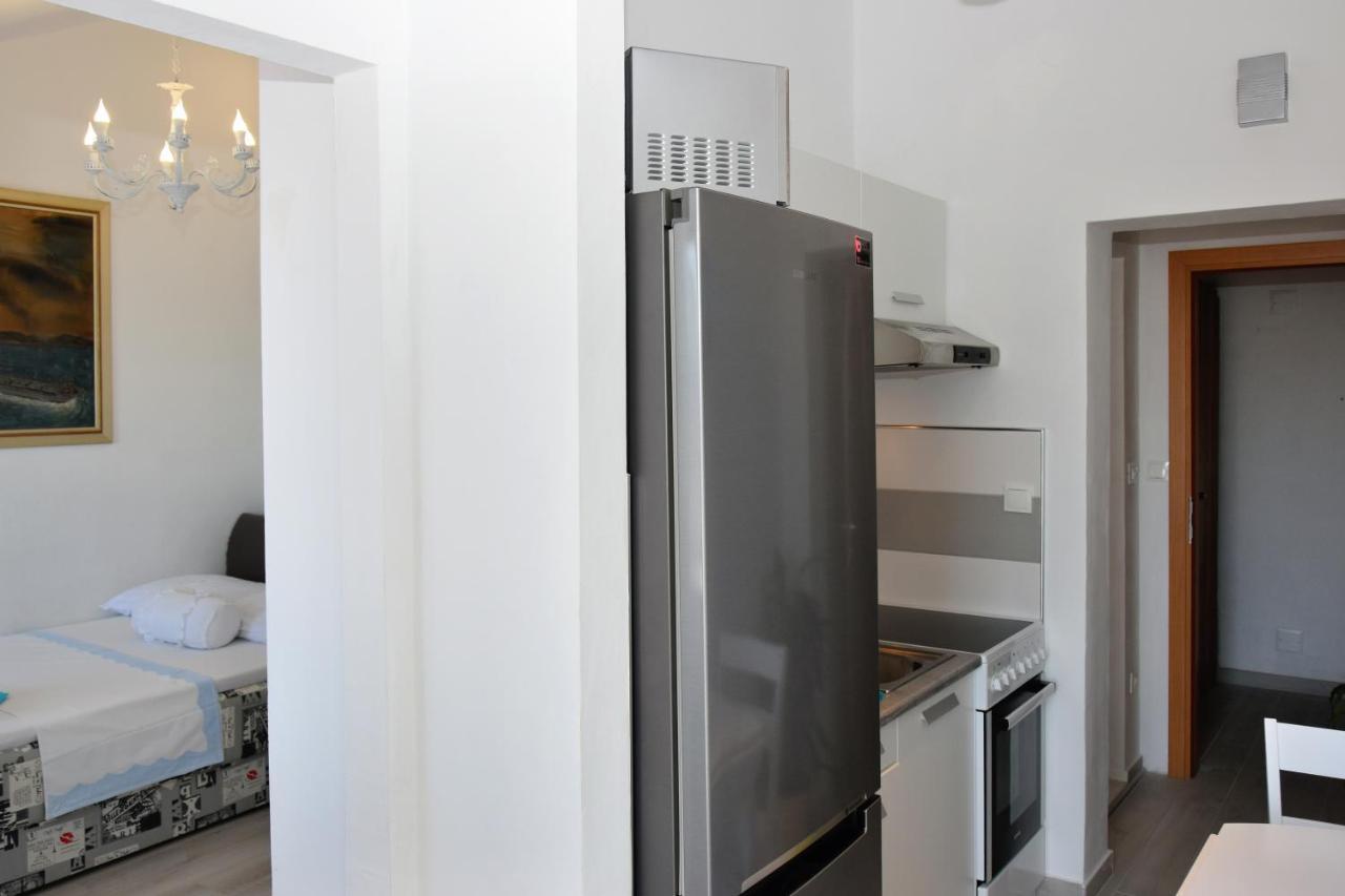 Apartmani Gloria โบรดาริตซา ภายนอก รูปภาพ